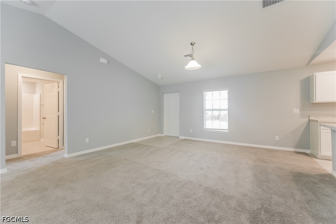 2915 66th St W Property Photo 2