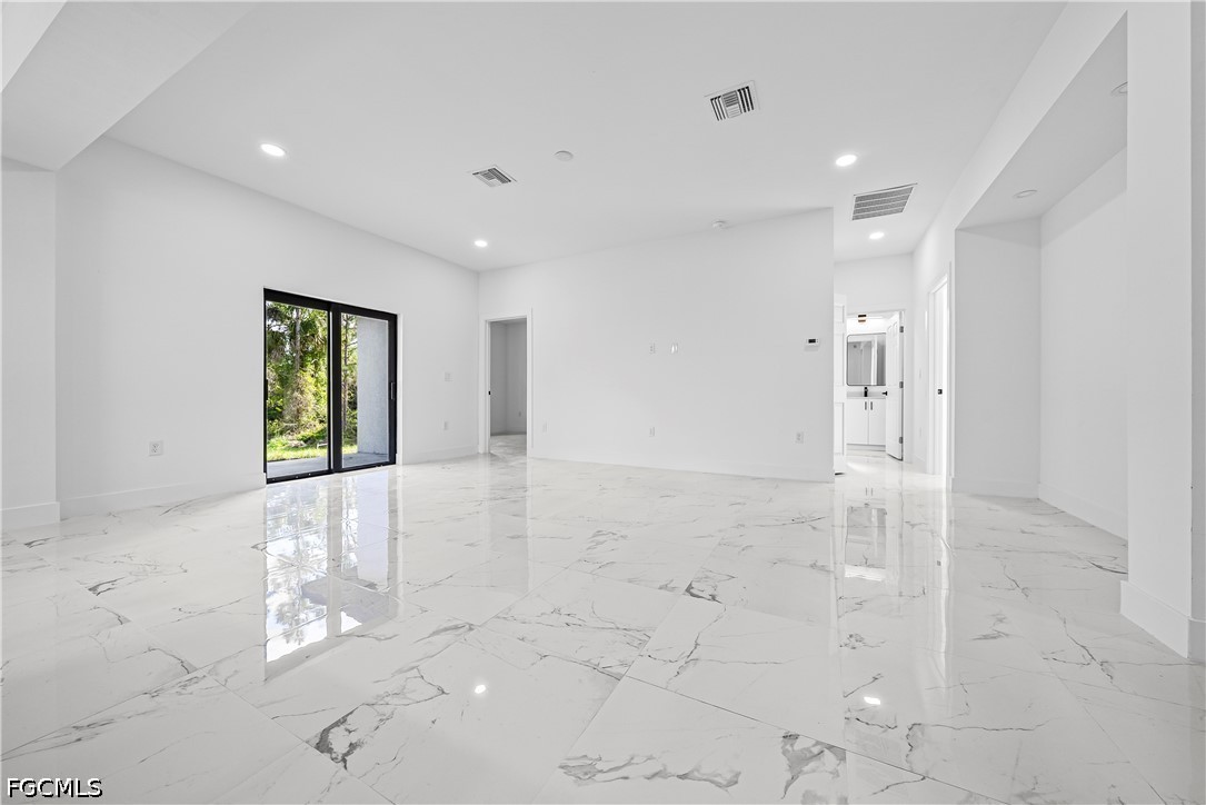 2810 73rd St W Property Photo 5
