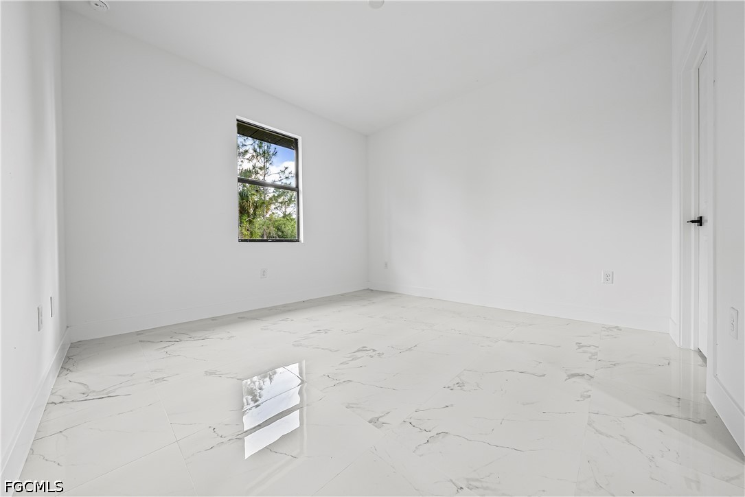 2810 73rd St W Property Photo 10