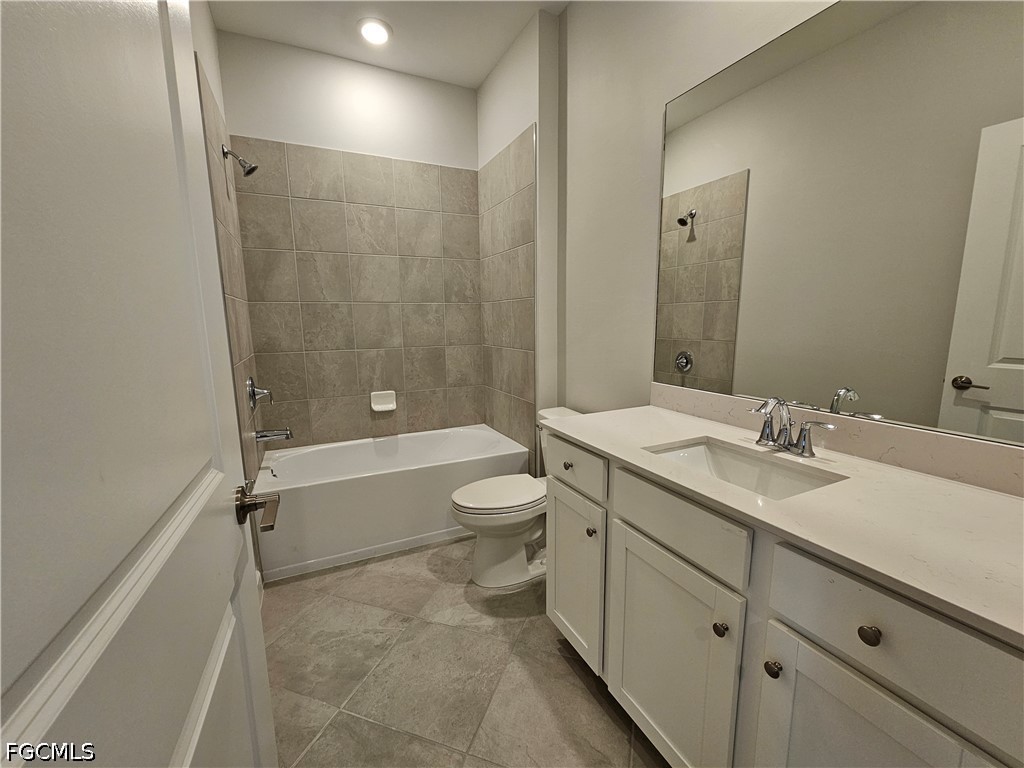 20501 Hazelnut Ct S Property Photo 9