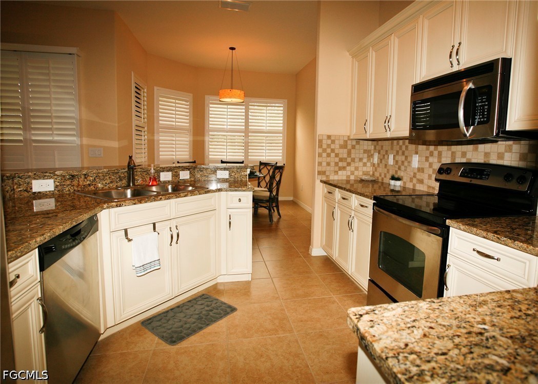 11070 Esteban Dr Property Photo 6