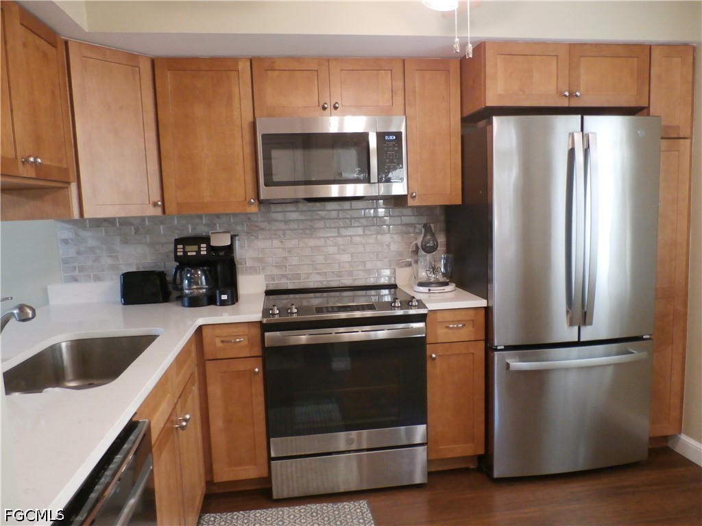 11140 Caravel Cir 107 Property Photo 3