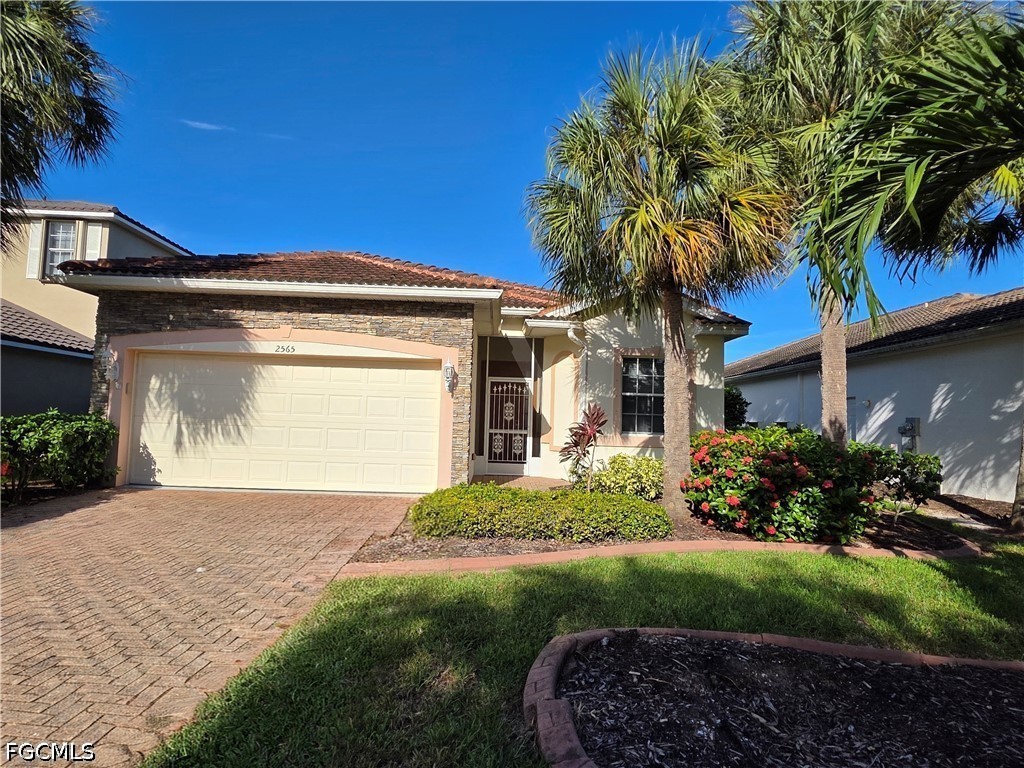 2565 Deerfield Lake Ct Property Photo 3