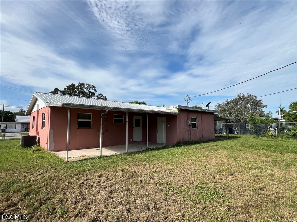 311 W El Paso Ave Property Photo 2