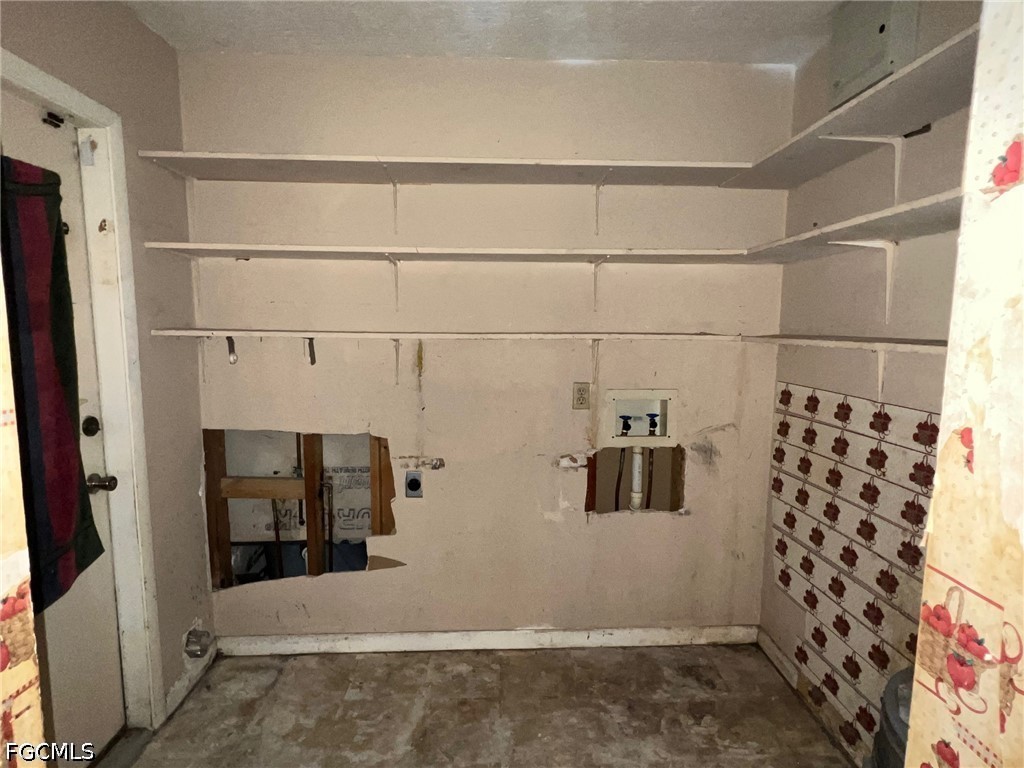 311 W El Paso Ave Property Photo 5