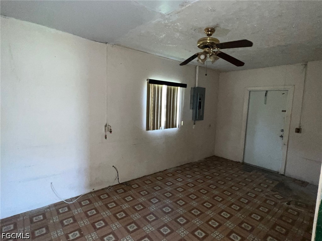 311 W El Paso Ave Property Photo 6