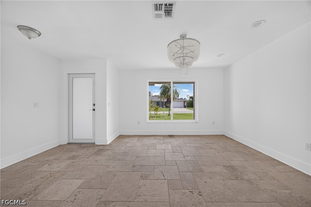 6049 Perthshire Ln Property Photo 6