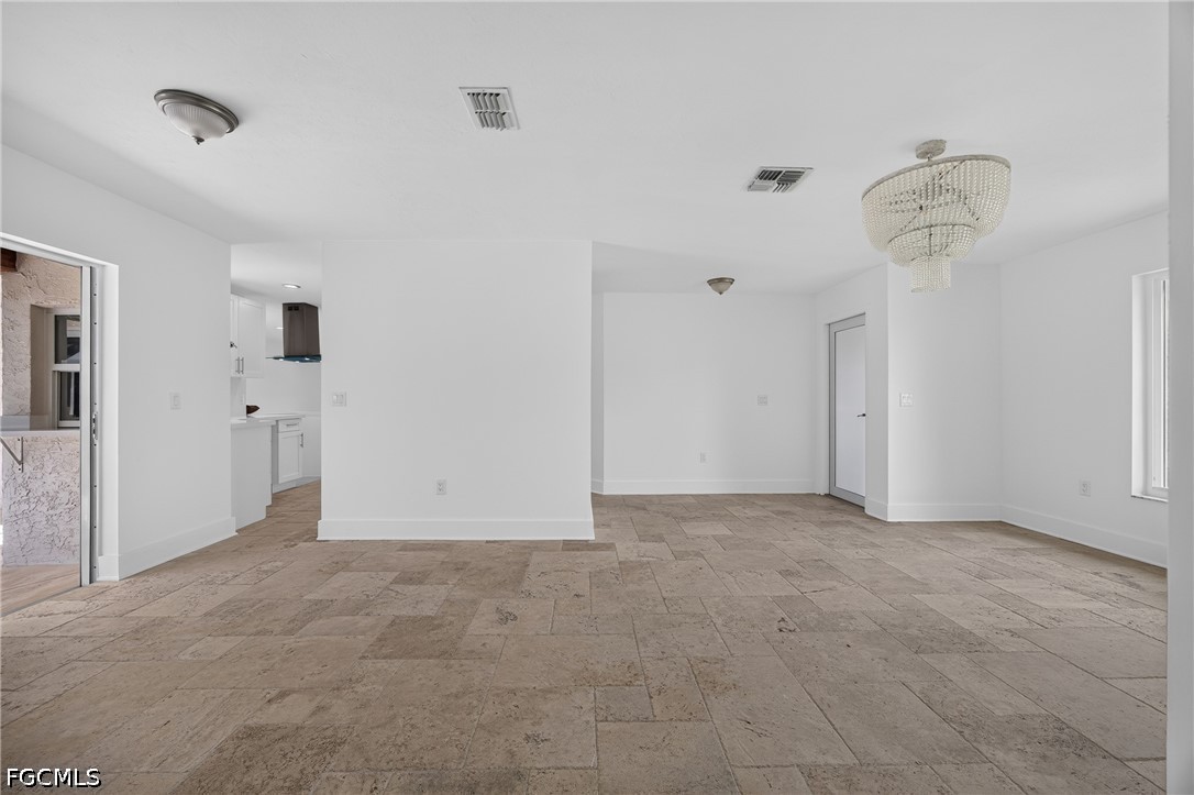 6049 Perthshire Ln Property Photo 7