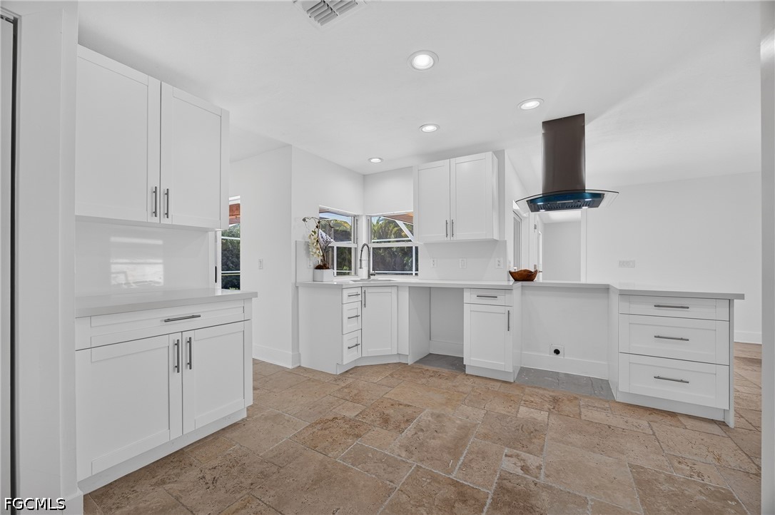 6049 Perthshire Ln Property Photo 10