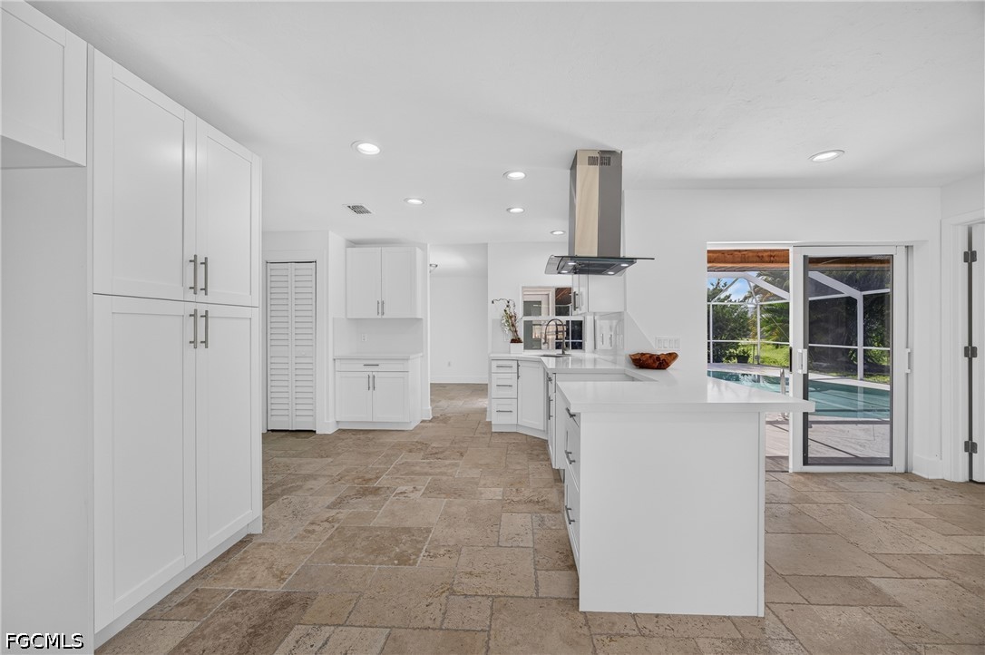6049 Perthshire Ln Property Photo 11