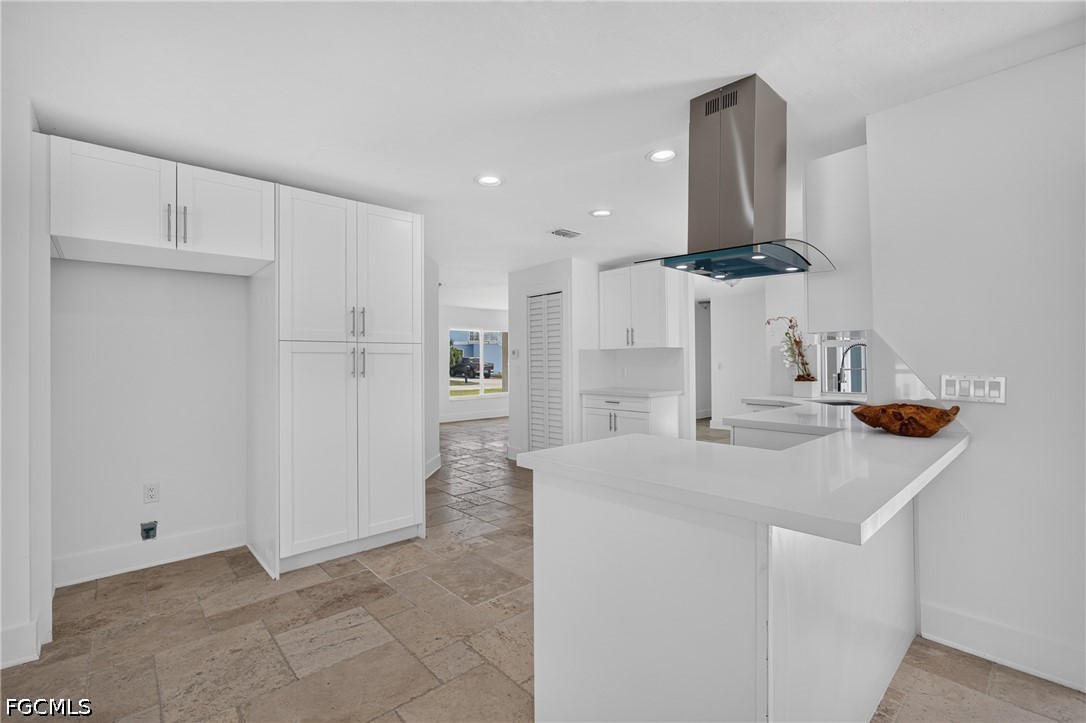 6049 Perthshire Ln Property Photo 12