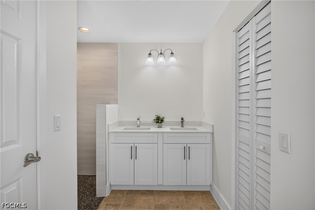 6049 Perthshire Ln Property Photo 21