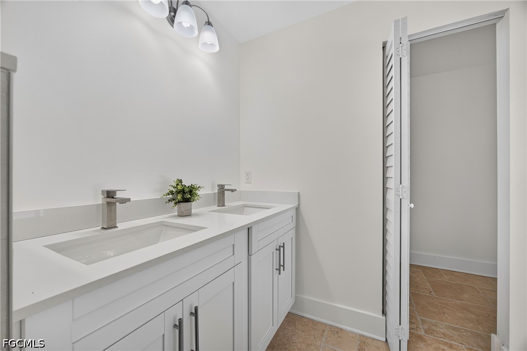 6049 Perthshire Ln Property Photo 25