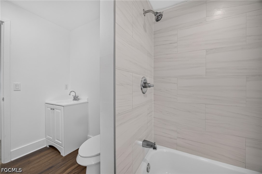 6049 Perthshire Ln Property Photo 26