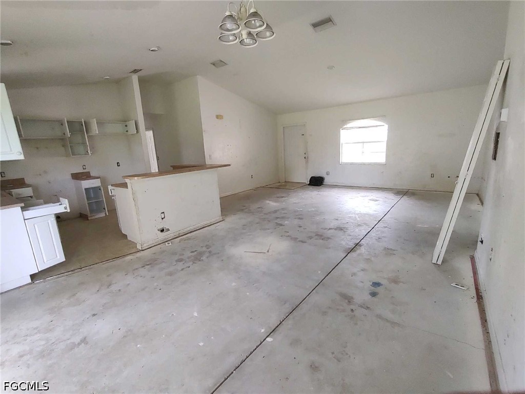 3125 74th St W Property Photo 2
