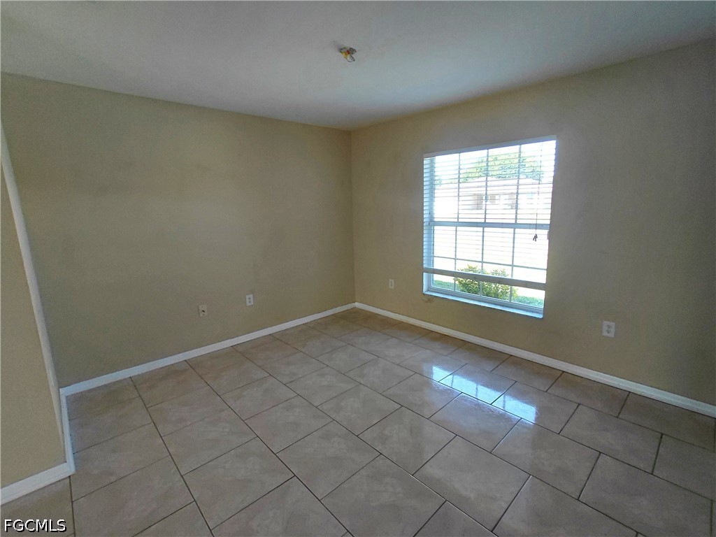 2013 Ne 13th Pl Property Photo 6