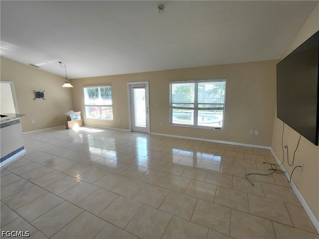 2013 Ne 13th Pl Property Photo 8