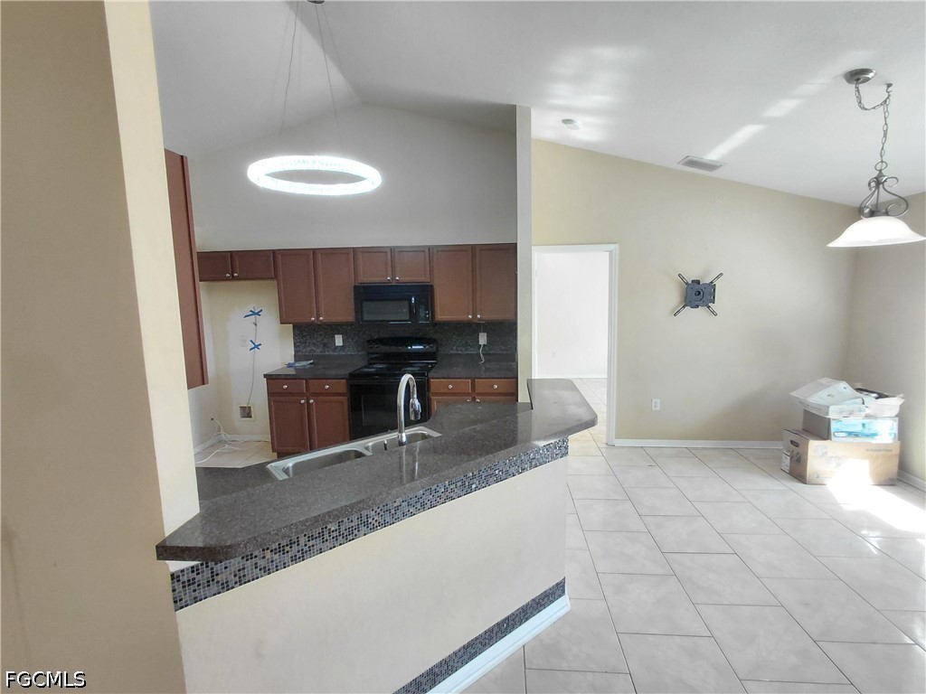 2013 Ne 13th Pl Property Photo 9