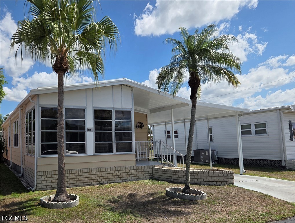 561 Winning Way Property Photo 1