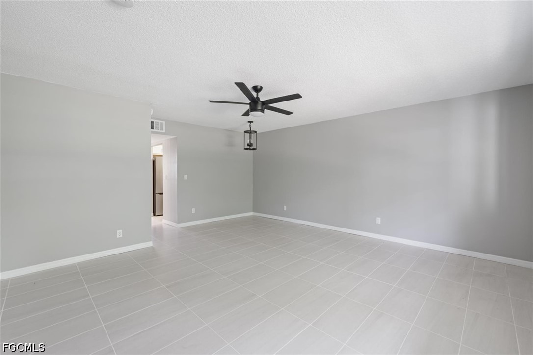 3225 E Riverside Dr 63f Property Photo 6