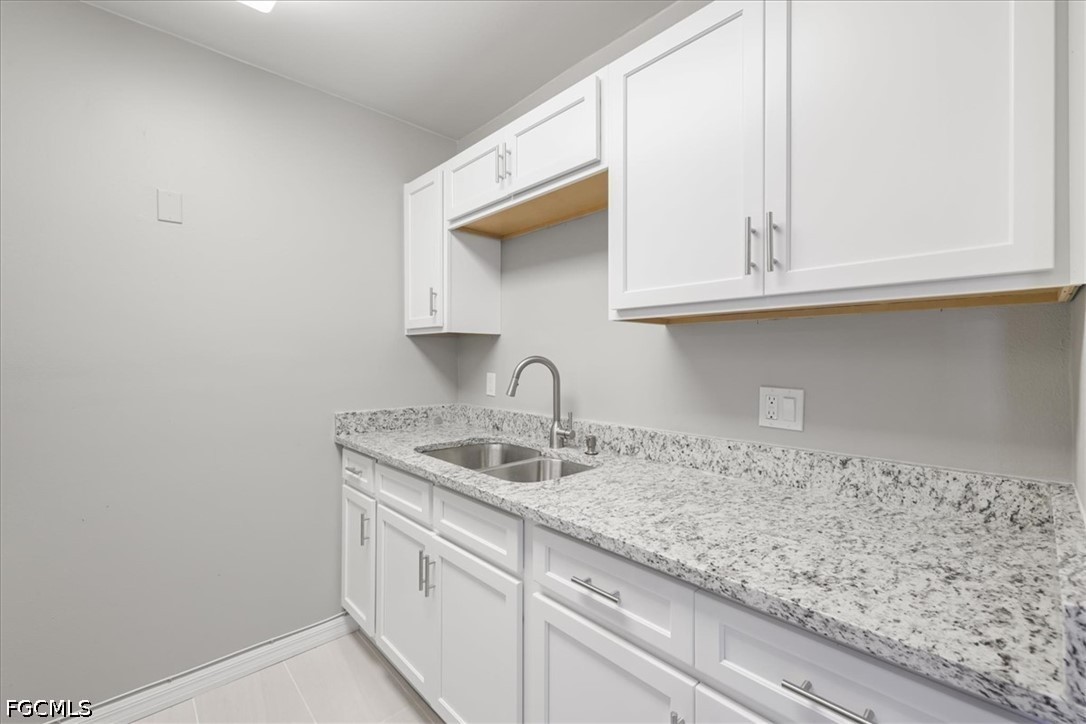 3225 E Riverside Dr 63f Property Photo 10
