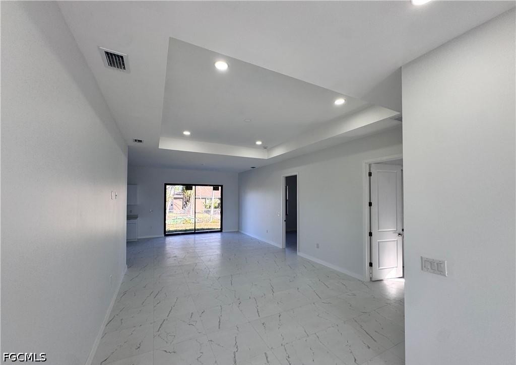1027 Kismet Pkwy W Property Photo 4