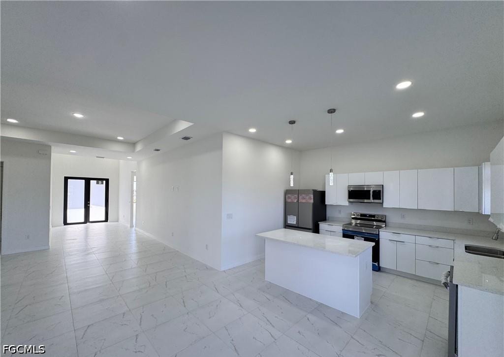 1027 Kismet Pkwy W Property Photo 6