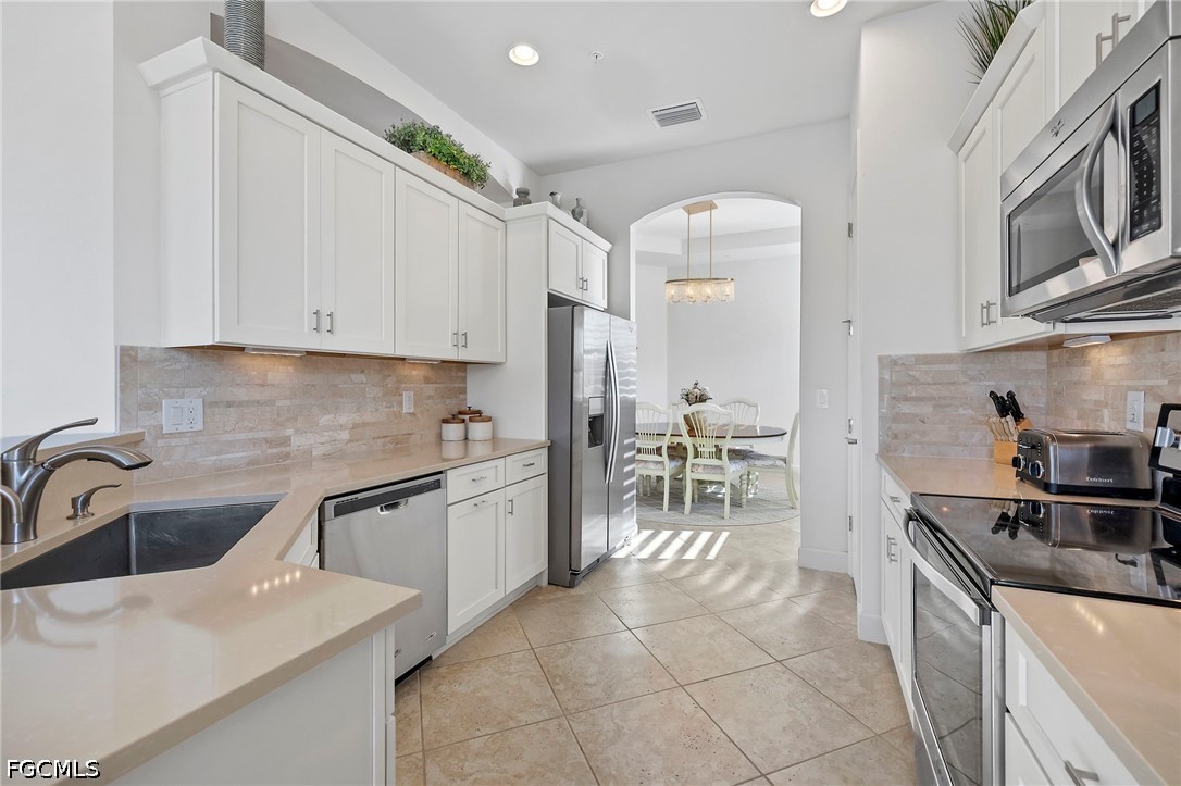10251 Glastonbury Cir 201 Property Photo 4