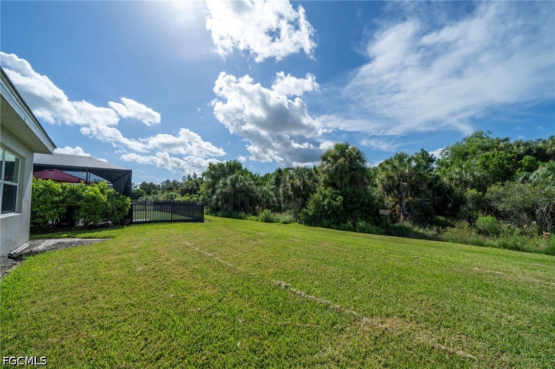 8051 Venetian Pointe Dr Property Photo 4