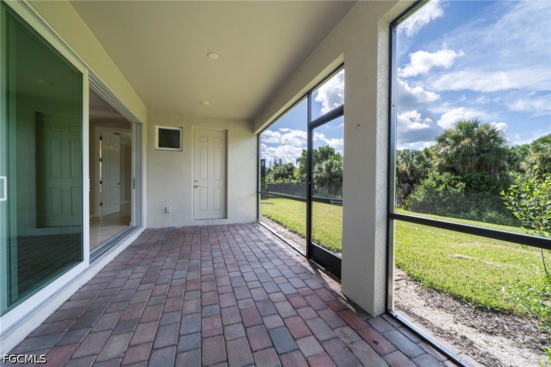 8051 Venetian Pointe Dr Property Photo 6