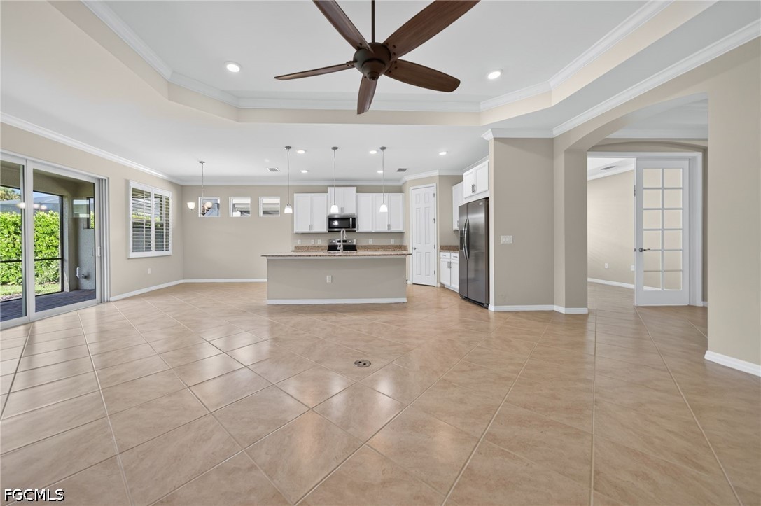 8051 Venetian Pointe Dr Property Photo 9