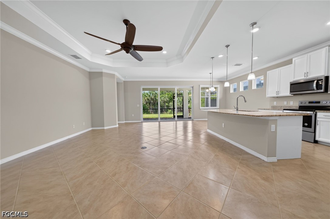8051 Venetian Pointe Dr Property Photo 10