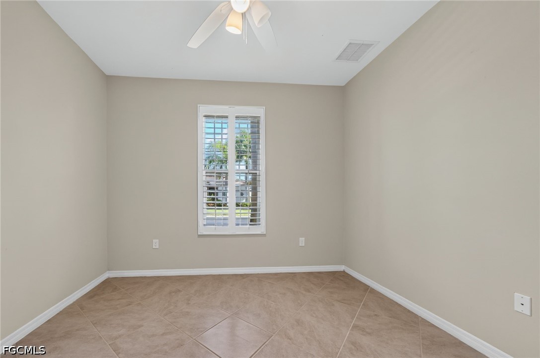8051 Venetian Pointe Dr Property Photo 31