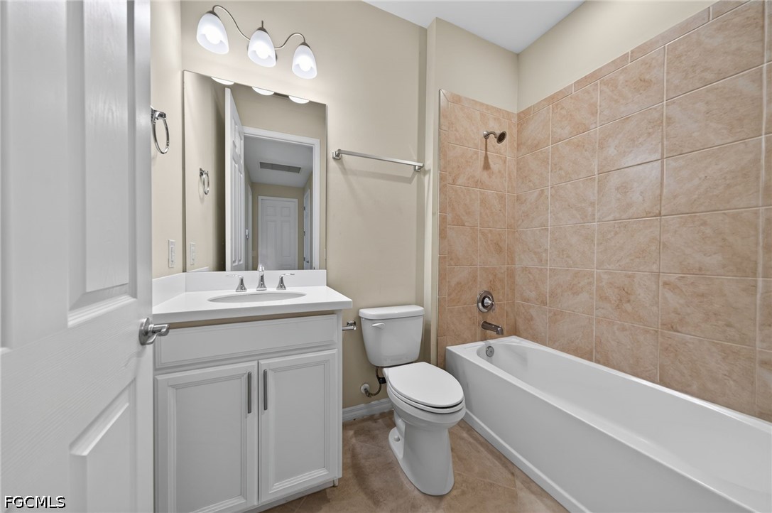 8051 Venetian Pointe Dr Property Photo 34