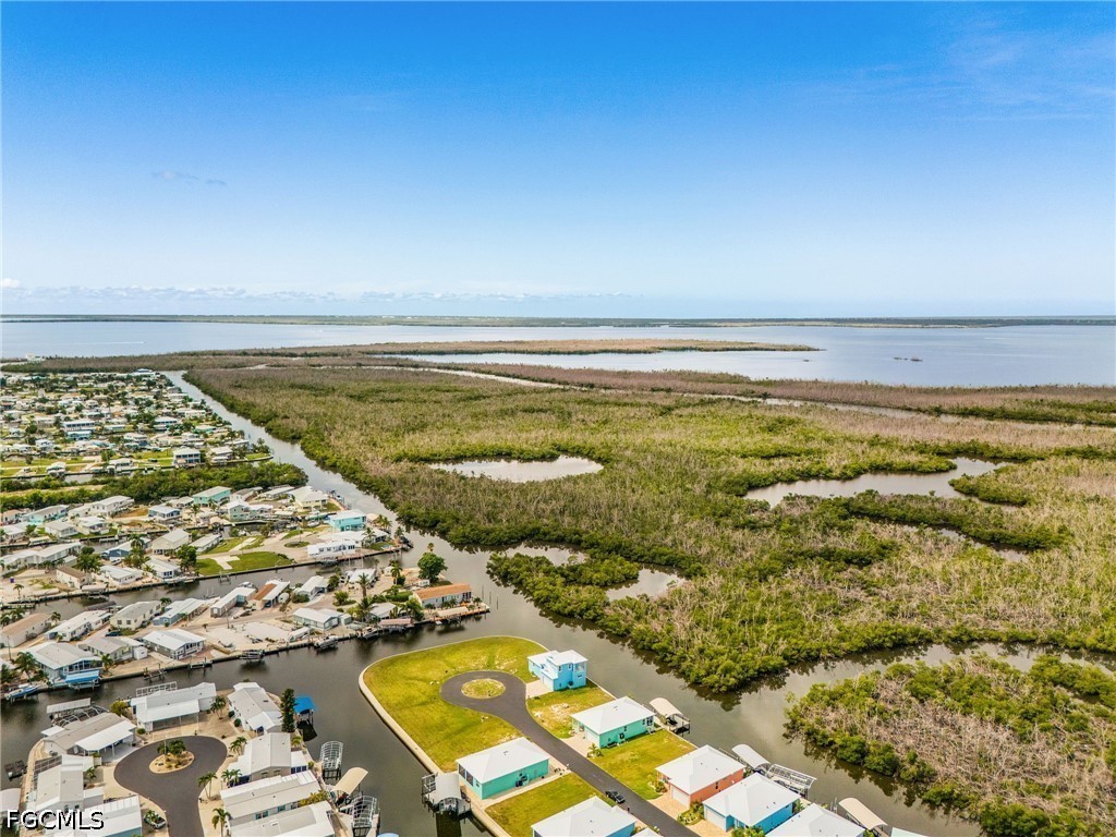 2990 Trawler Ln Property Photo 4
