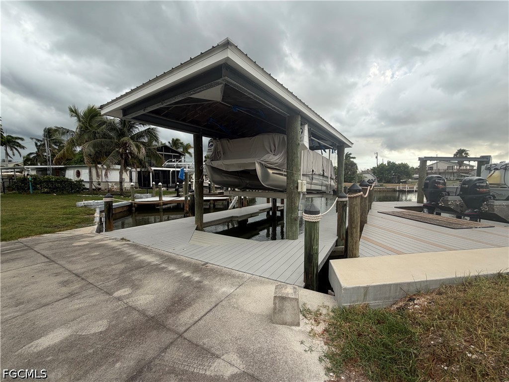 3881 Areca Dr Property Photo 9