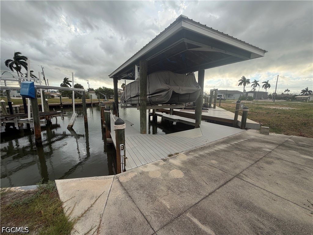 3881 Areca Dr Property Photo 10