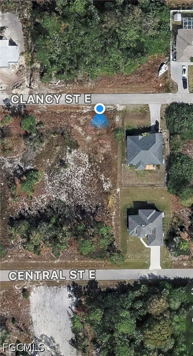 754 Clancy St E Property Photo 4