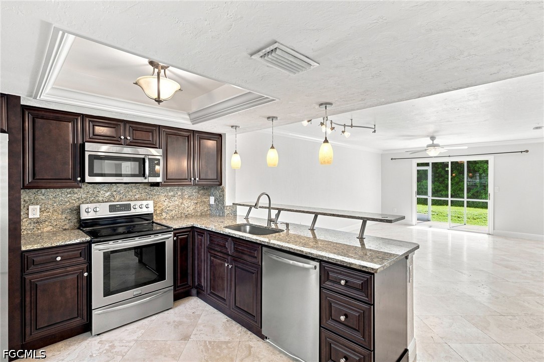 136 Cypress WAY E 4