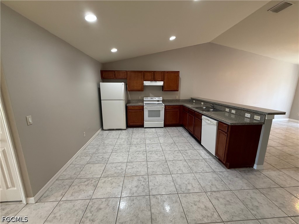 1040 Ainsworth St E Property Photo 3