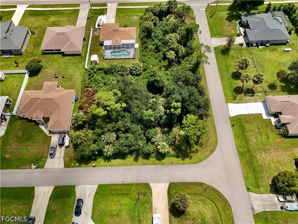 Monday Ter Property Photo 21