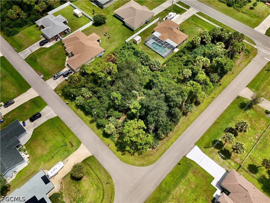 Monday Ter Property Photo 22