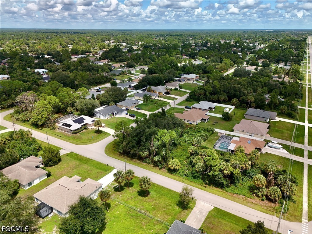 Monday Ter Property Photo 43