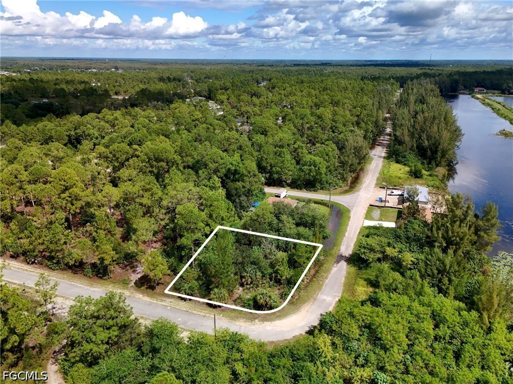 304 LAWLER AVE Property Photo 1