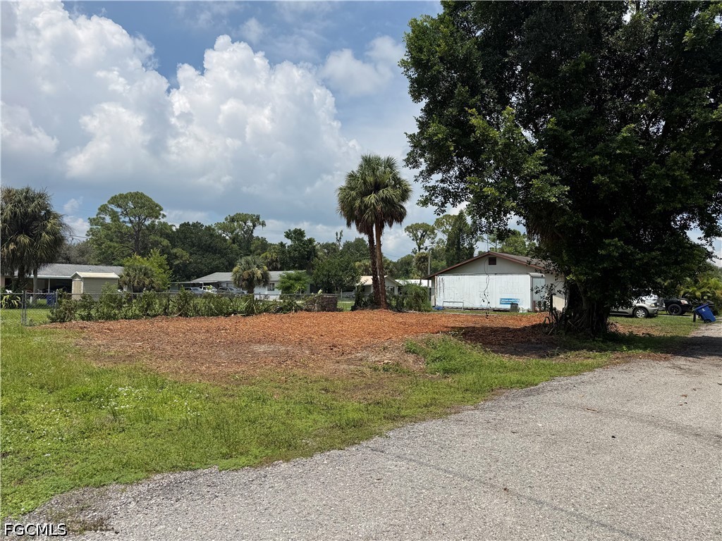 1209 Laurel Dr Property Photo 2