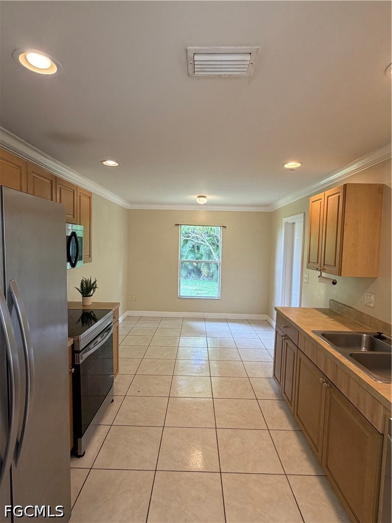 409 Candlewick Cir E Property Photo 3