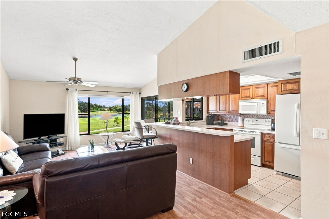 5585 Trailwinds Dr 324 Property Photo 3
