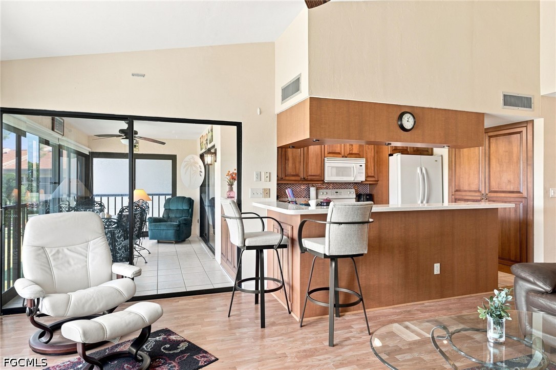 5585 Trailwinds Dr 324 Property Photo 4