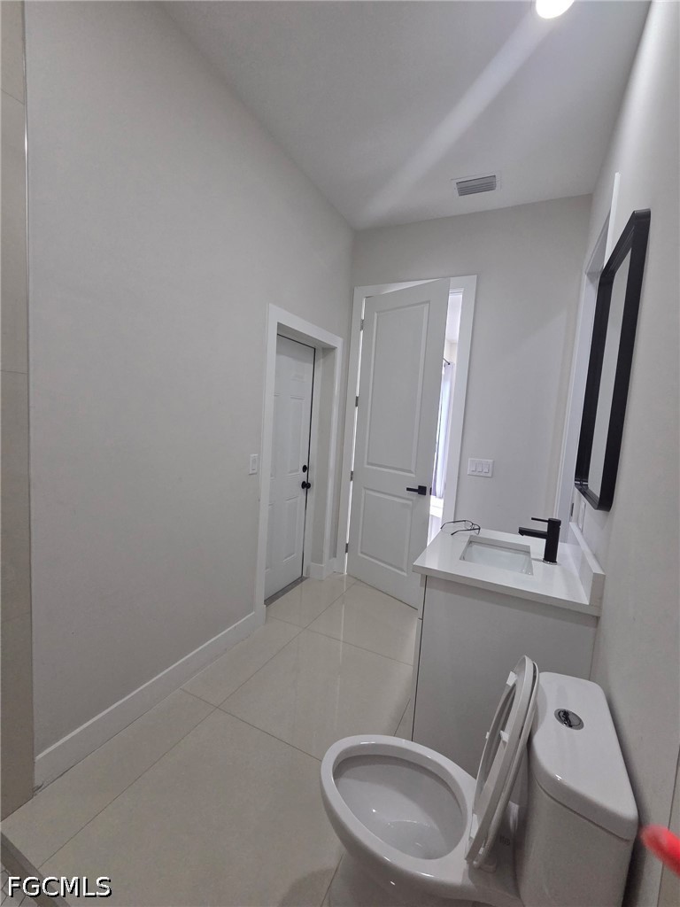 432 Raymer St Property Photo 14
