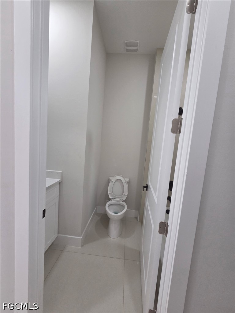 432 Raymer St Property Photo 24